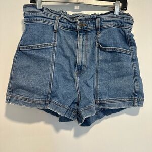Abercrombie & Fitch Sz:32/14 Mall Brand high waited denim shorts ruffled waist.